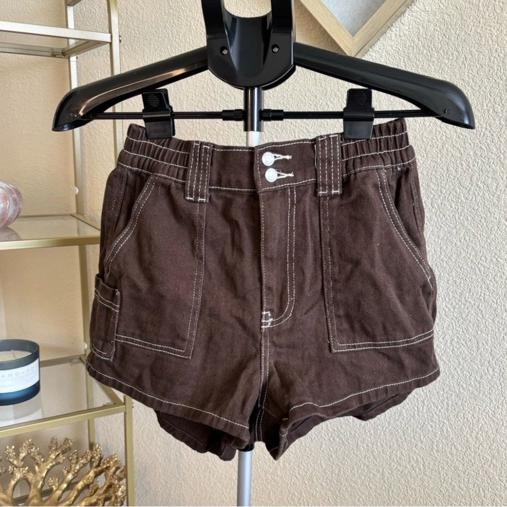 High-Waist Brown Utility Cotton Shorts with Contrast Stitching